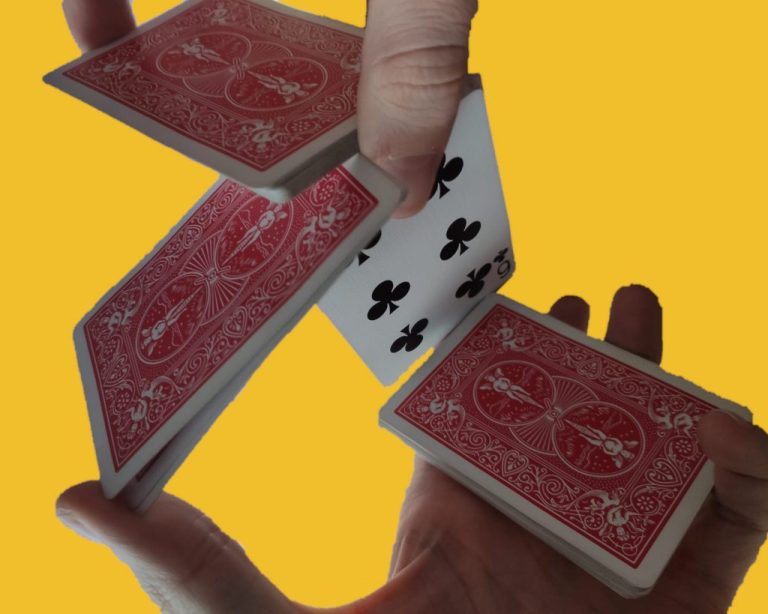 La forma más estúpida de cortar una baraja